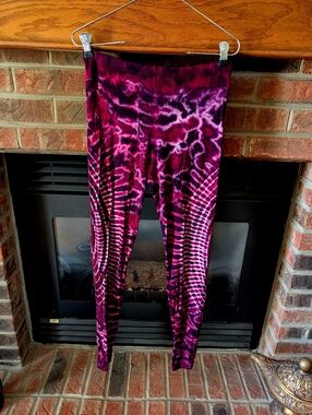 Tie-Dye Leggings in Deep Magenta and Pink Size Small